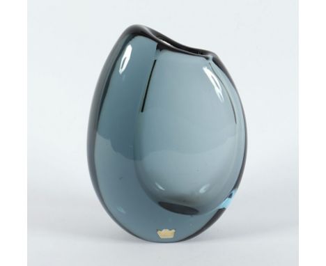 Vase, blaues Glas, H 17, Modellnr. 1606, Entwurf Vicke Lindstrand, signiert, Kosta Boda