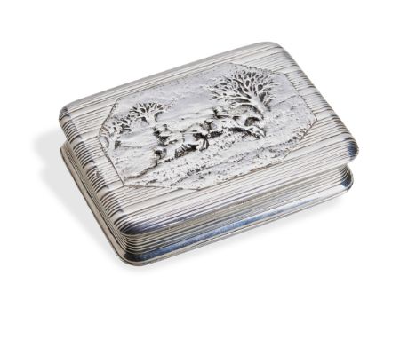 A SNUFF BOX WITH REED DECORATION AND A CAST HUNTING SCENE TO THE LID, LONDON 1808. Engraved with a crest within an escutcheon