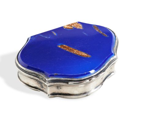 AN ESCUTCHEON SHAPED SILVER MOUNTED AVENTURINE SNUFF BOX, LONDON 1750. Heavy gilt interior, unmarked.  6.5 cm  46 g.  PROVENA