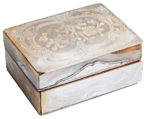 A SILVER MOUNTED COSMETIC BOX, CHINESE C.1840. The engraved lid has a mirror to the inside above two lidded compartments for 
