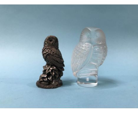 A Lalique owl paperweight, model number 1193 etc.