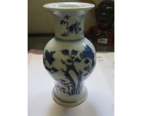 ORIENTAL BLUE AND WHITE CERAMIC VASE IN CASE 