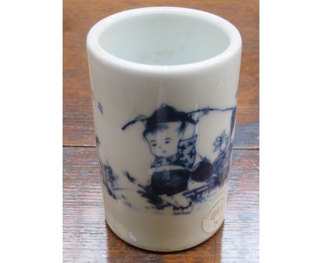 ORIENTAL BLUE AND WHITE CERAMIC SLEEVE VASE 