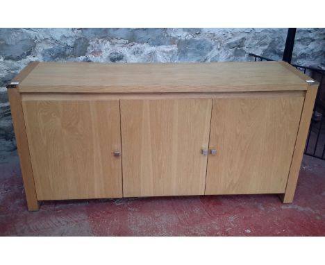 Solid light oak 3 door modern sideboard, 80.5x160x48.5cm 
