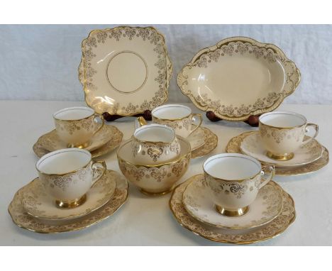 19 Piece Roslyn China tea set