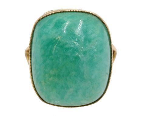 9ct gold rectangular cabochon jade ring Condition Report Approx 4.5gm, size J, gold tested 9ctClick here for further images, 