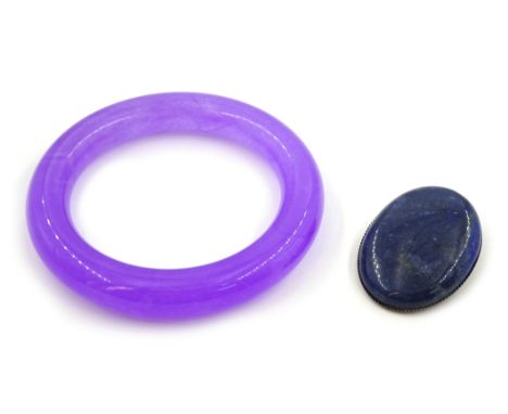 Lavender jade bangle and lapis lazuli brooch Condition Report Click here for further images, condition, auction times & deliv