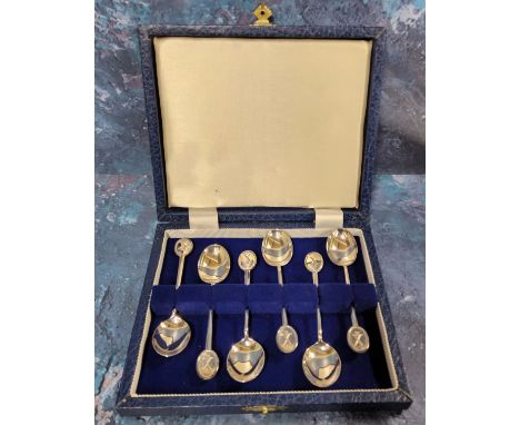 A set of six sterling silver Mocha coffee spoons, terminating in an oval embossed in relief with crossed golf clubs over a go