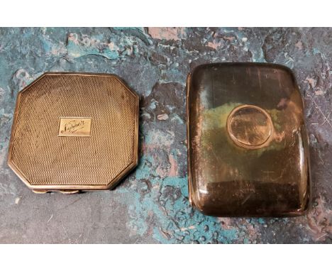 A silver canted rectangular compact, Birmingham 1939;&nbsp; a silver bowed rectangular cigarette case, Birmingham 1942, 112.5