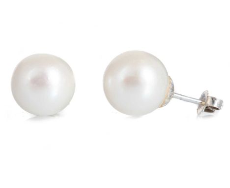 PAIR OF PEARL EARRINGS 11mm in diameter, to unmarked posts