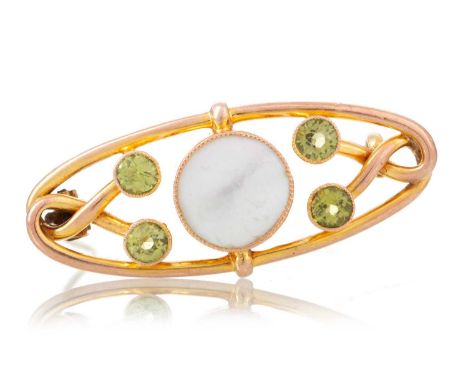 MOTHER OF PEARL AND PERIDOT BROOCH set with central pearl section flanked by peridots, unmarked