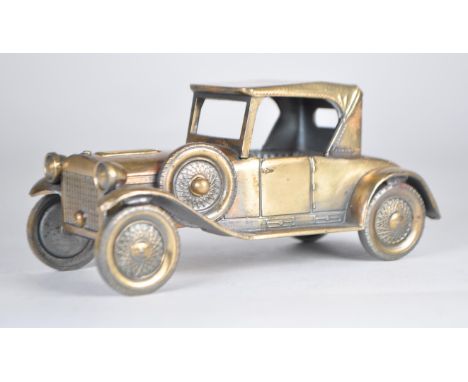 Japanese novelty brass effect tabletop lighter. 1931 American Cadillac car with makers mark to underside. Measures 6cm x 13cm