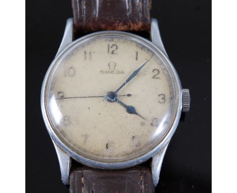 A gentleman's Omega military wristwatch having a white circular dial with Arabic numerals and outer minute divisions, the man