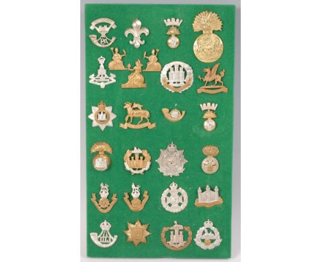 A collection of British Army cap badges and insignia, to include South Wales Borderers (Brecknockshire Battalion), Rifle Brig