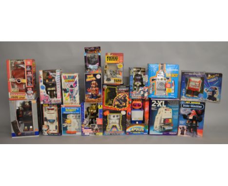 17x Vintage robot figures, all boxed. Various makers including Lion, Mainland, Besford etc.