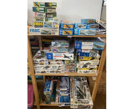 55x Assorted model kits including Dragon, Tamiya etc. (Contents not checked for completeness)