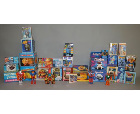 A good mixed lot of vintage boxed robot toys including Hong Kog Funny Robot, Sparkling flying Saucer, Diecast Space Warrior e