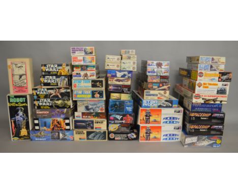 Approximately 50x vintage model kits, mostly Sci-Fi related examples including Star Wars, Star Trek, Bandai, etc. All appear 