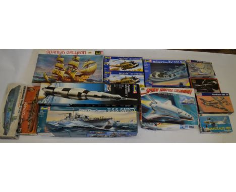 19x large model kits including naval and space related examples&nbsp;(Contents not checked for completeness)