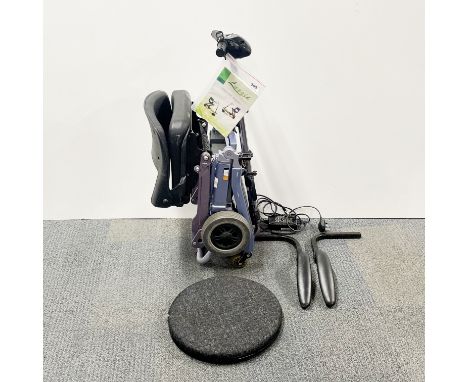 A smart fold, easy go Luggie mobility scooter and manual, no. FR168-4 (IT).