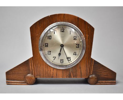 An Art Deco Oak Mantle Clock with Eight Day Movement, 24.5cm wide 