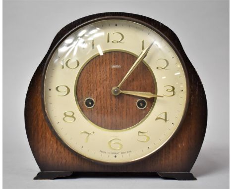 A Mid 20th Century Smiths Oak Cased Mantle Clock, 19cm high 