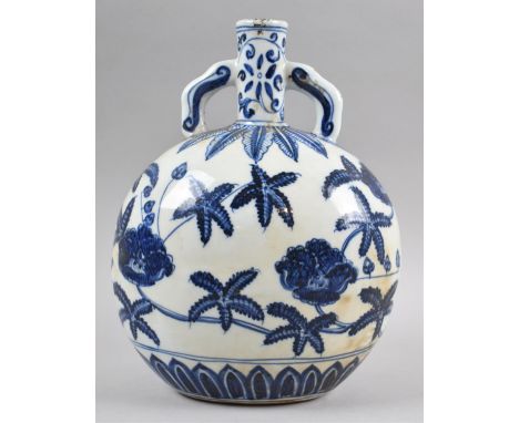 A Chinese Blue and White Moon Flask, 30cm high 