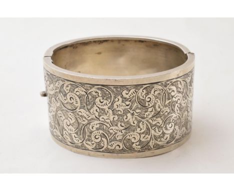 Silver wide engraved bangle with floral decoration, Birmingham 1915, 33.8 grams.  
