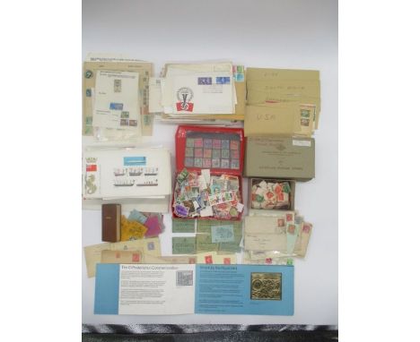 An assortment of loose leaf stamps, first day covers, envelopes (one with Penny Red ), vintage stamp books etc 