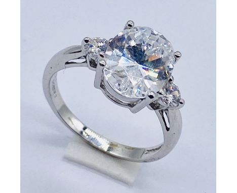 A 14ct white gold dress ring, weight 3.1g