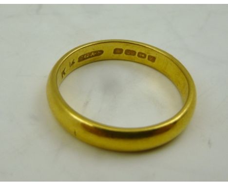 A PLAIN 22CT GOLD WEDDING BAND, size R, weight 5.7g. 