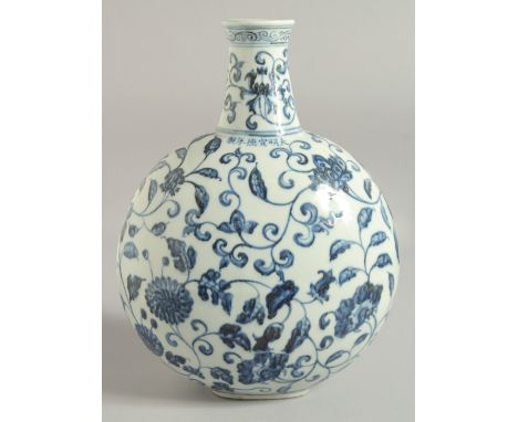 A CHINESE BLUE AND WHITE PORCELAIN MOON FLASK VASE, with flower heads and scrolling vine, bearing six-character mark. 31cm hi