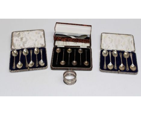 Three boxes of sterling silver teaspoons, two with golf motifs, the third set with coffee bean handles, a cased single spoon 