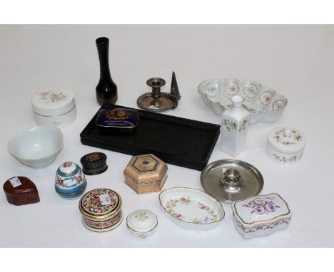 A Victorian florally decorated dressing table tray, together with a collection of Wedgwood and other trinket boxes, single st