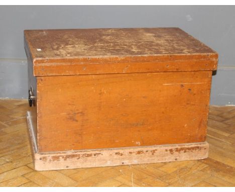 An Edwardian beech trunk of oblong form with a rising top, w80cm