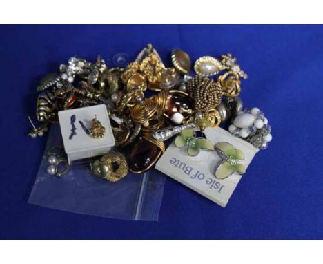LOT OF VINTAGE COSTUME EARRINGS