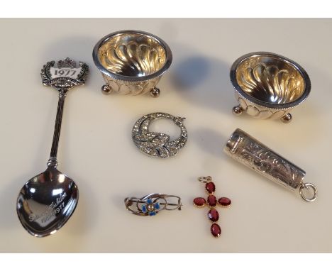 Various silver and jewellery, comprising a pair of Victorian silver salts, 2.5cm high, costume brooch, silver pin case, Art N
