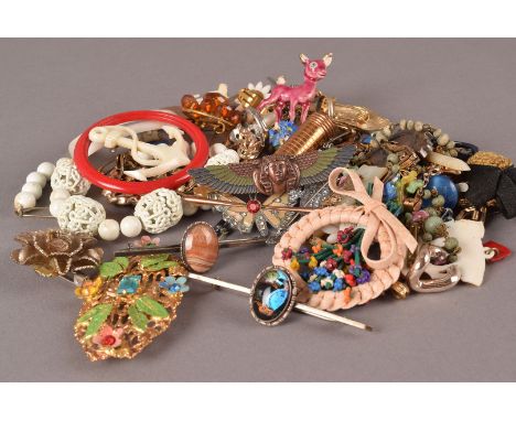 A collection of vintage and modern jewellery, including a 15ct gold brooch in a case, a 9ct gold brooch, an Egyptian brooch, 