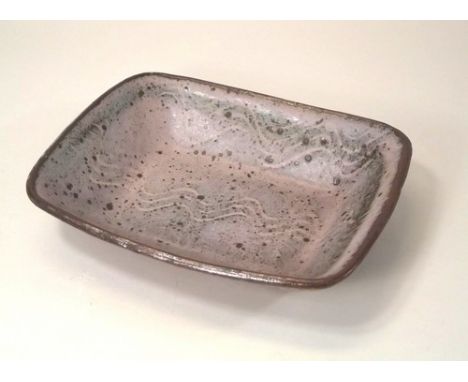 YELLAND POTTERY.
A Michael Leach, Yelland Pottery baking dish. Impressed 'Y' mark. 19 x 21cm.