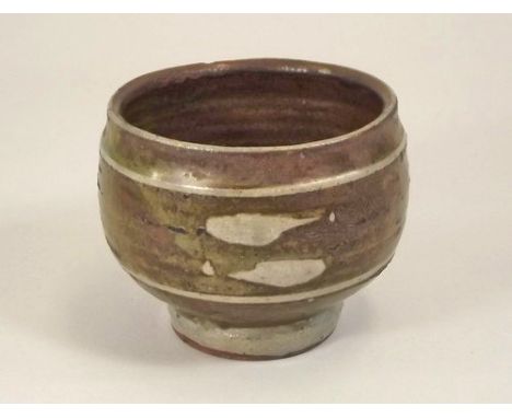 LEACH POTTERY, JASON WASON.
A Leach Pottery Jason Wason footed bowl. Leach Pottery & personal marks. Height 9cm.