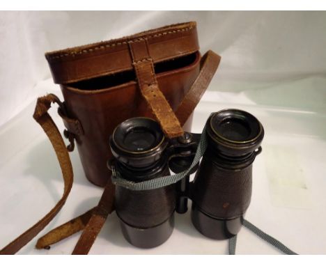 Unbranded Binoculars in leather case. UK P&amp;P Group 1 (£16+VAT for the first lot and £2+VAT for subsequent lots) 