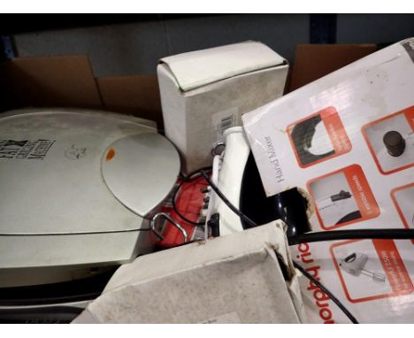 Mixed items, including a George Foreman grille. All electrical items in this lot have been PAT tested for safety and have pas