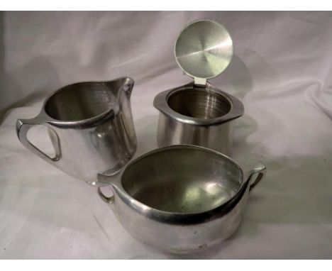 Piquot Ware tea service items, milk jug, sugar bowl and lidded sugar. (3). UK P&amp;P Group 2 (£20+VAT for the first lot and 