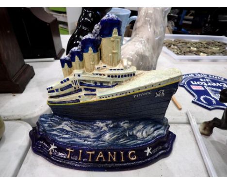 Cast iron Titanic doorstop, H: 26 cm. UK P&amp;P Group 2 (£20+VAT for the first lot and £4+VAT for subsequent lots) 