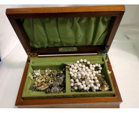 Teak jewellery casket containing a small quantity of costume jewellery. UK P&amp;P Group 1 (£16+VAT for the first lot and £2+