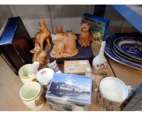 Ceramic cats and a cased Parlane game. Not available for in-house P&amp;P 