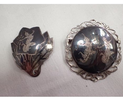 Pair of vintage Siam sterling silver niello brooches. UK P&amp;P Group 1 (£16+VAT for the first lot and £2+VAT for subsequent