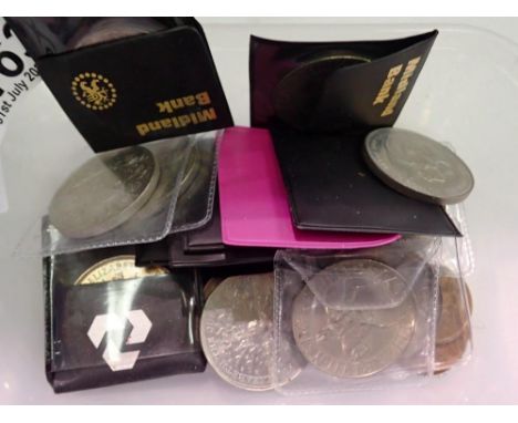 Quantity of Commemorative coins. UK P&P Group 1 (£16+VAT for the first lot and £2+VAT for subsequent lots) 