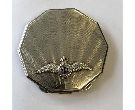 SILVER CASED POWDER COMPACT OF OCTAGONAL FORM WITH ENGINE TURNED DECORATION AND RAF BREVETTE INSIGNIA