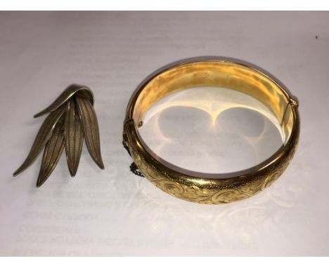 9CT GOLD METAL CORE ENGRAVED BANGLE AND A STERLING SILVER LEAF BROOCH 